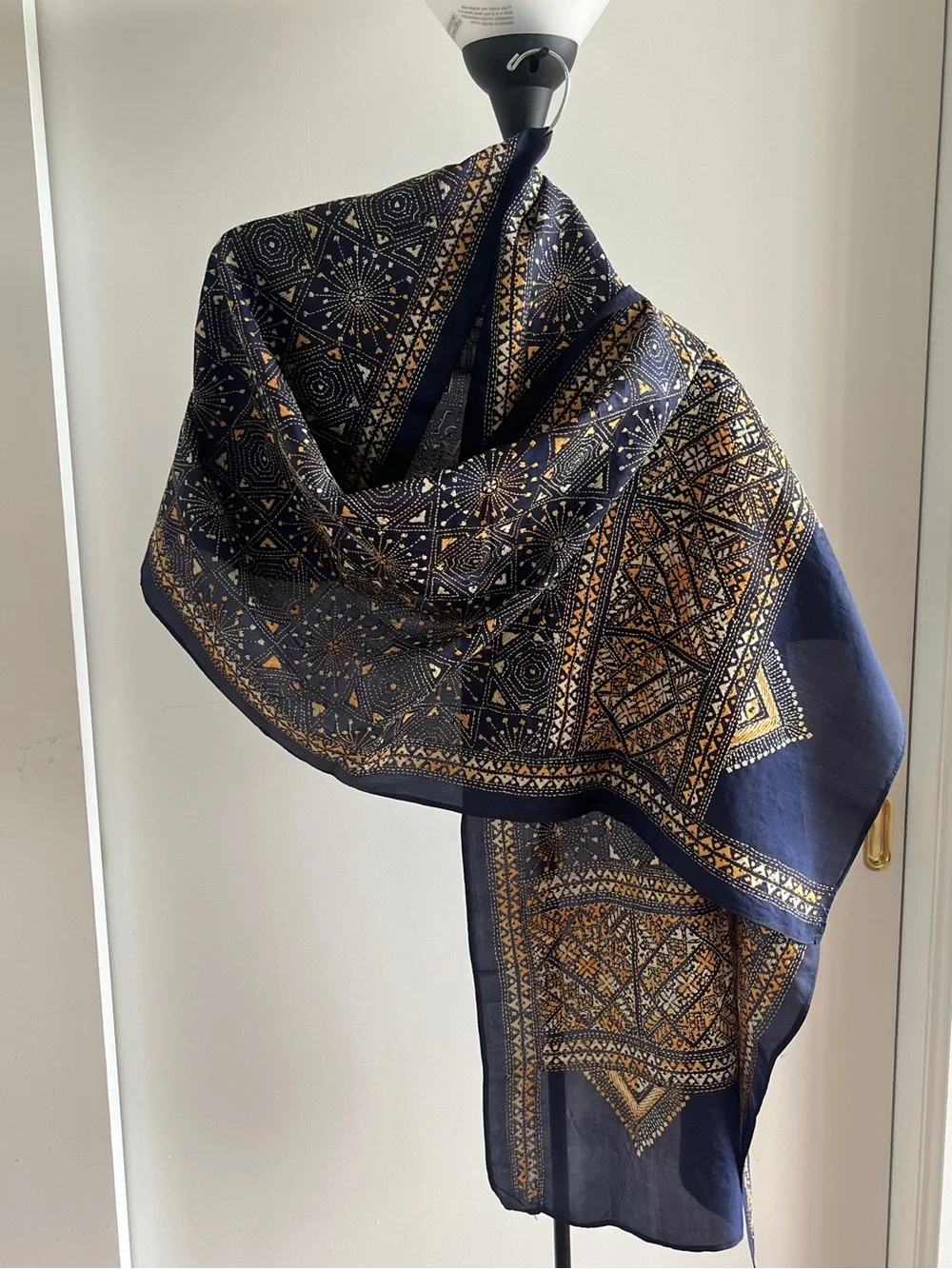 NEW HEIRLOOM STOLE SCARF SHAWL HAND EMBROIDERED KANTHA NAVY BLUE  & BEIGE  SILK